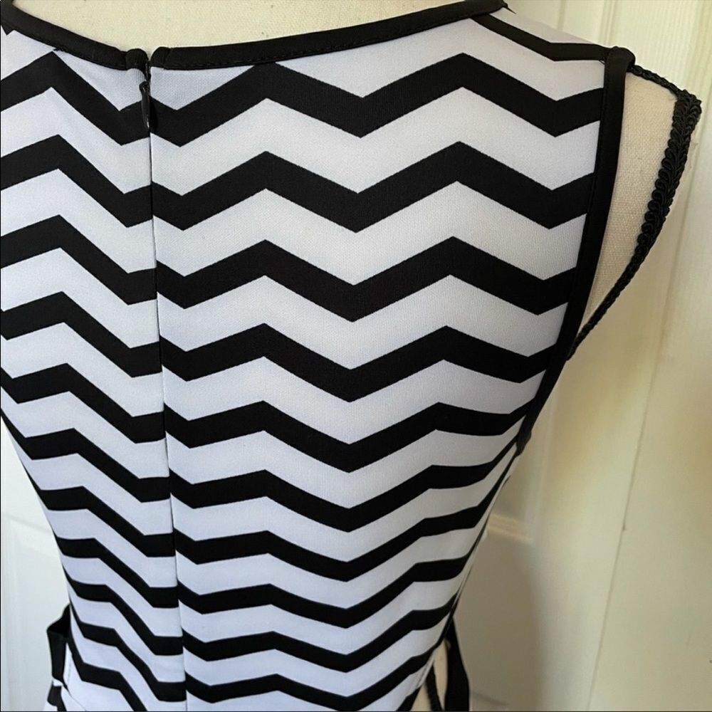 ModCloth Sis Sis Black and White Chevron Body Con Dress, Large - Picture 5 of 9